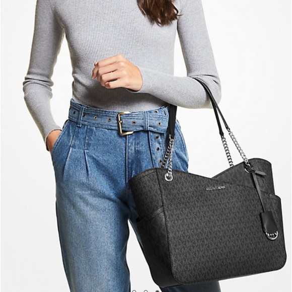 MICHAEL KORS OUTLET
Jet Set Large Logo Shoulder Bag Tote
COLOR BLACK
NWT - Picture 2 of 3